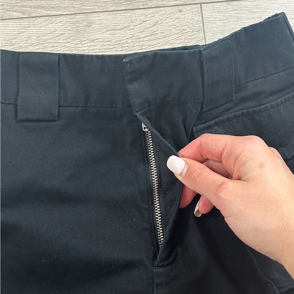 Aritzia TNA Black Cargo 3" Shorts - Picture 5 of 12